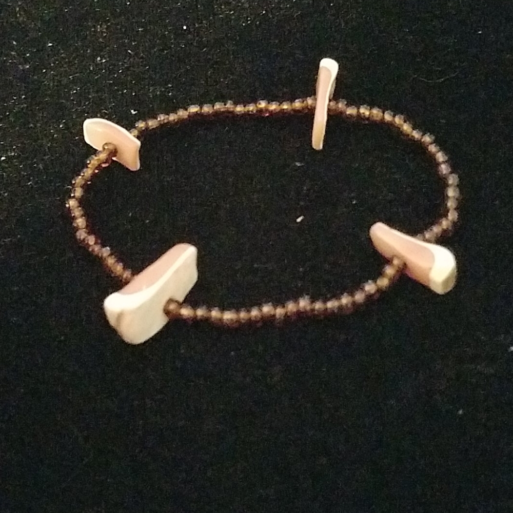 Shell Accented Brown Beaded Stretch 7 Inch 12$